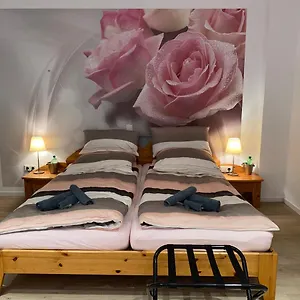 Guest house Home-rose-garden-gaestehaus Kontaktloser Zugang Dusseldorf