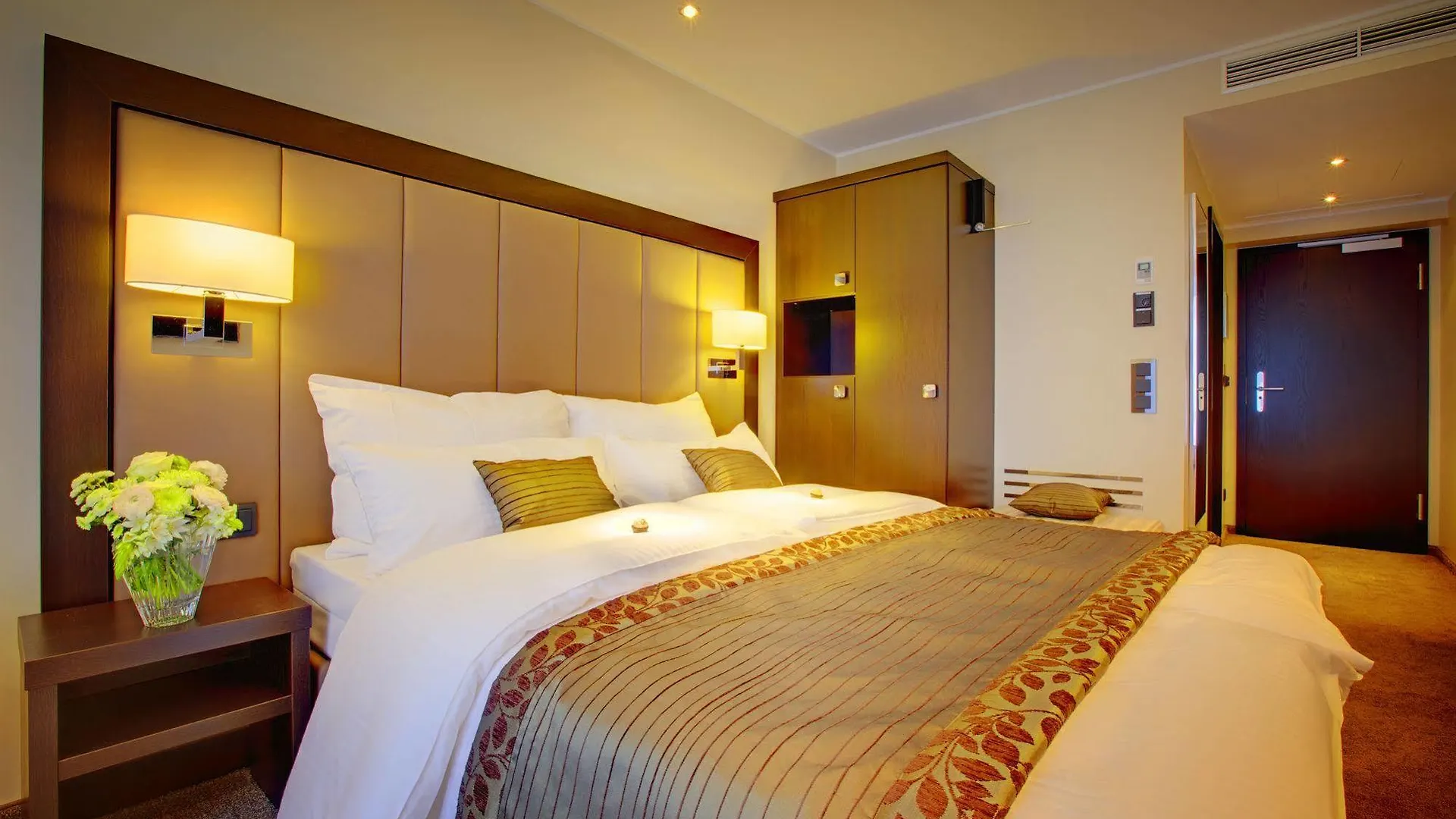 ****  Hotel Favor Düsseldorf Almanya
